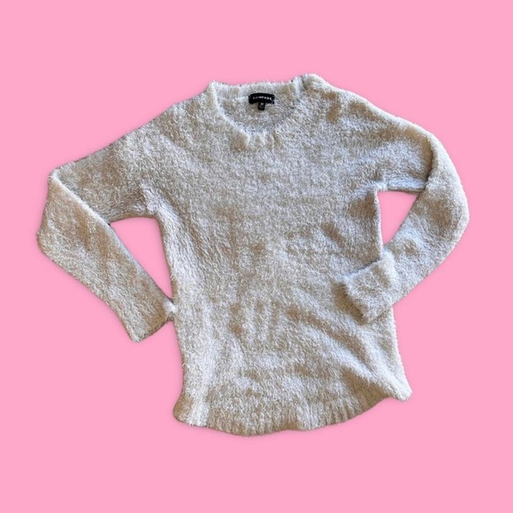 White Sweater - Picture 3 of 7